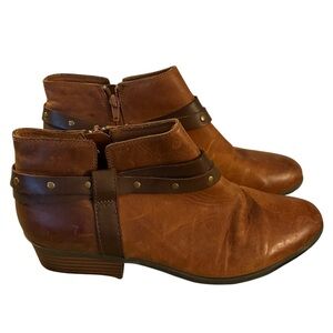Clarks Women's Addiy Zoie Brown Leather Ankle Bootie Side Zip Studded Size 10M